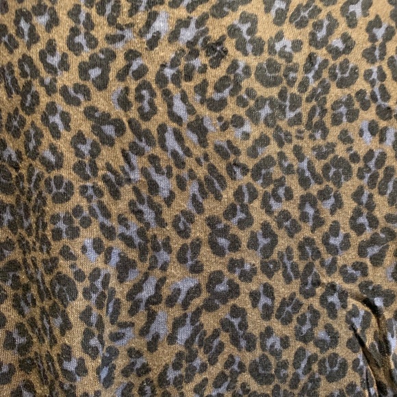 Cheetah print top - Picture 2 of 3